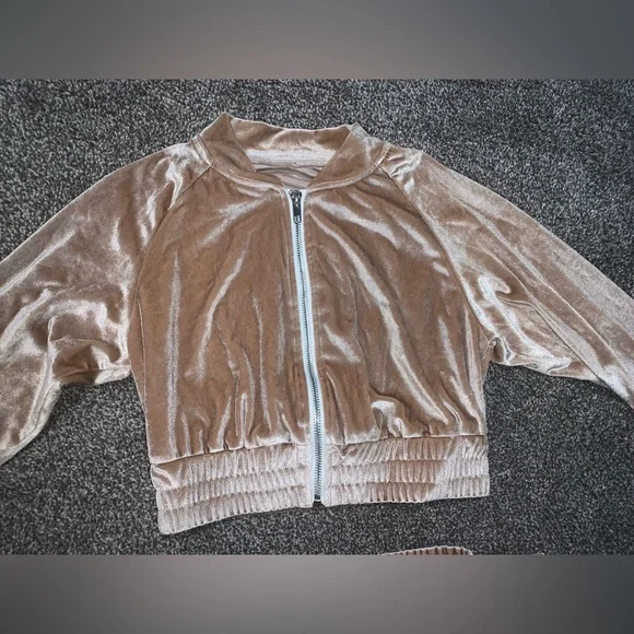 Velvet Tracksuit - Picture 2 of 3